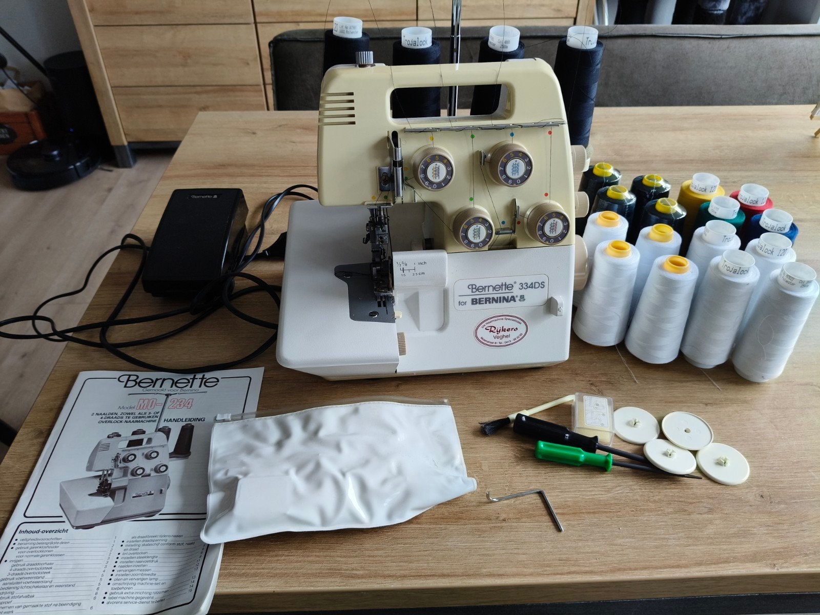 Bernette overlock-naaimachine, Ophalen, Gebruikt, Lockmachine, Bernina