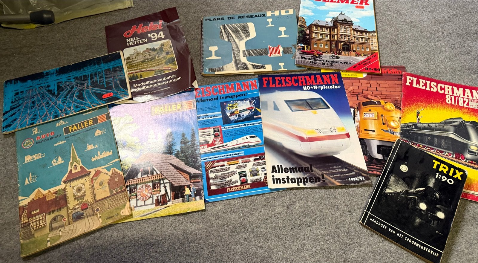 Grote collectie modelspoor catalogi en tijdschriften, Ophalen of Verzenden, Gebruikt, Boek, Tijdschrift of Catalogus, Overige merken