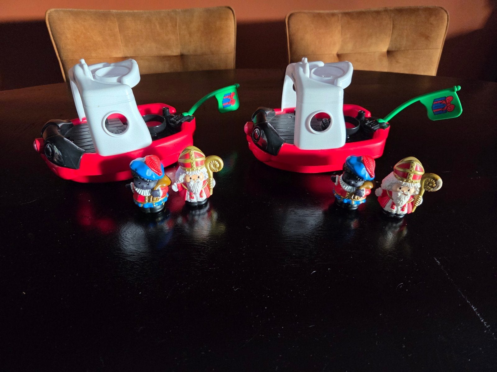 Little People - Sinterklaas + Zwarte Piet boot set + muziek, Ophalen of Verzenden, Gebruikt