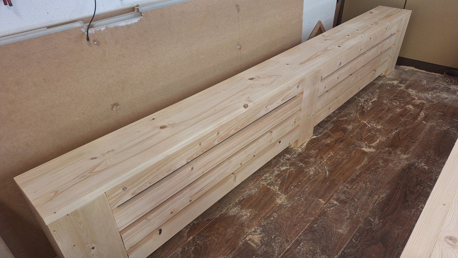 Radiator ombouw van terug gedroogd en geschaafd hout, Ophalen, Nieuw