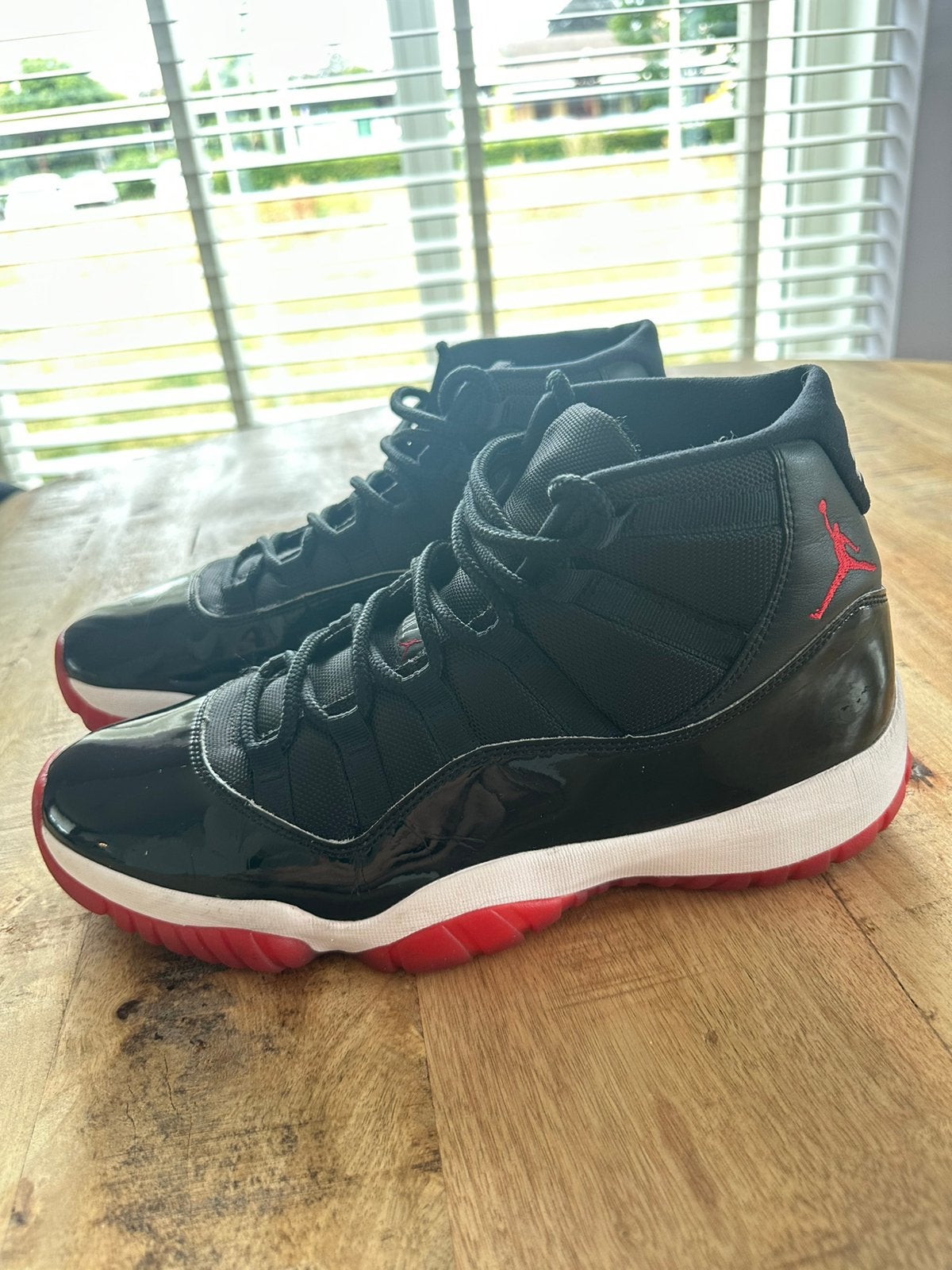 Nike Air Jordan 11 Retro Bred 2019, EU46, zeer nette staat, Sport en Fitness, Basketbal, Ophalen, Zo goed als nieuw, Schoenen