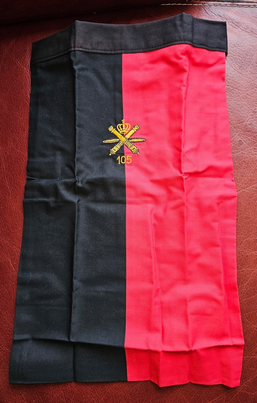 Halsdoek 105 Luchtdoelartillerie, Verzamelen, Militaria | Algemeen, Ophalen of Verzenden, Landmacht, Nederland, Embleem of Badge