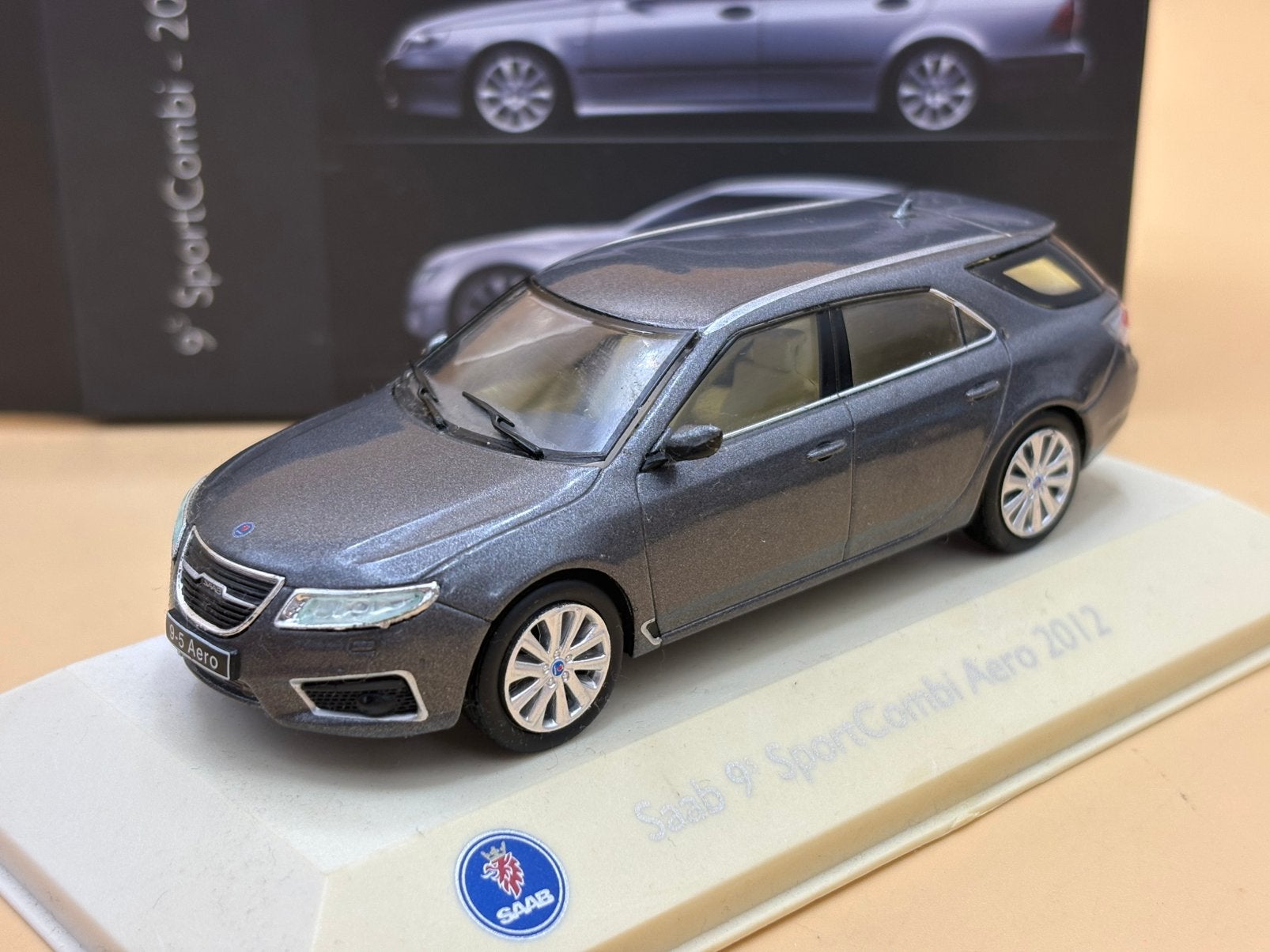 Saab 9-5 SportCombi 2012 1:43 Saab Collection, Ophalen of Verzenden, Zo goed als nieuw, Auto, Overige merken