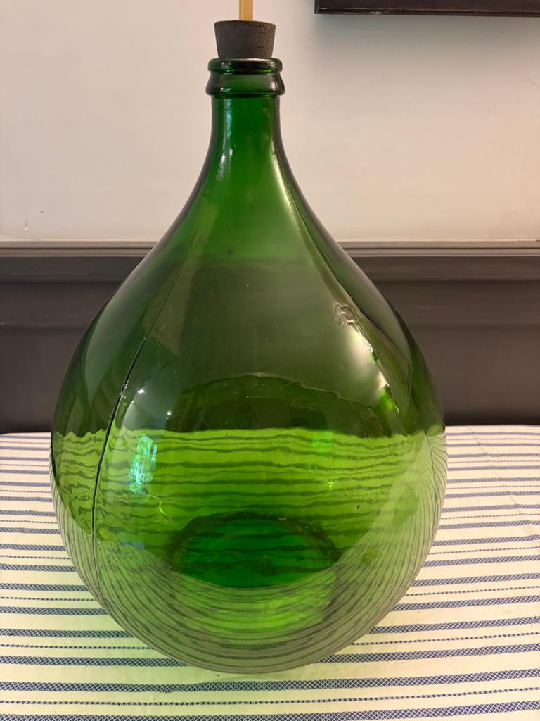 Grote groene glazen fles met waterslot - Ø130 cm, Ophalen