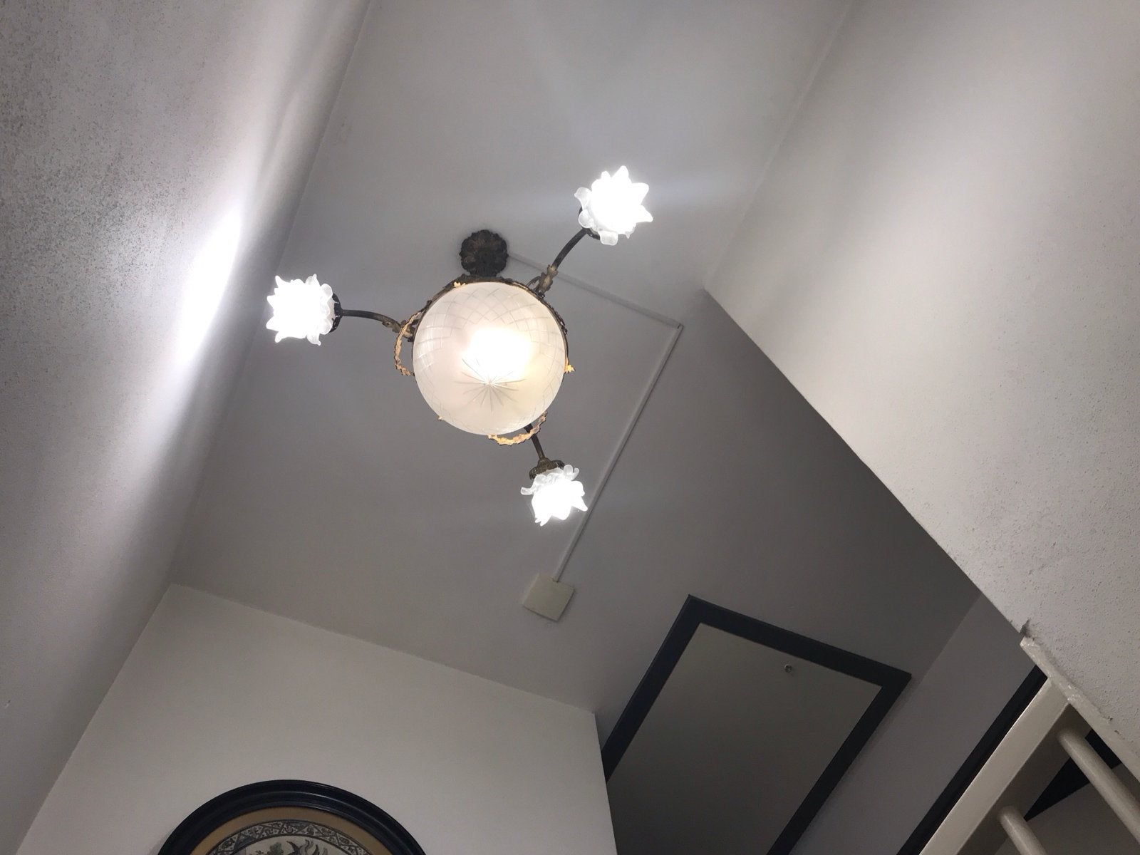 Antieke bronzen hanglamp met glazen kappen, Ophalen of Verzenden
