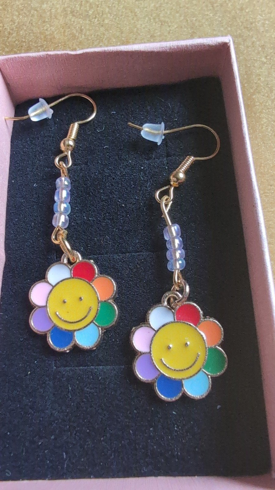 Vrolijke Oorbellen met Smiley Bloem Design, Overige materialen, Hangers, Nieuw, Ophalen of Verzenden