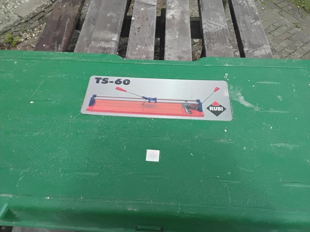Tegelsnyder ts 60 rubli in nieuw staat 1 keer gebruikt compl, Zo goed als nieuw, 10 m² of meer, Overige materialen, 60 cm of meer