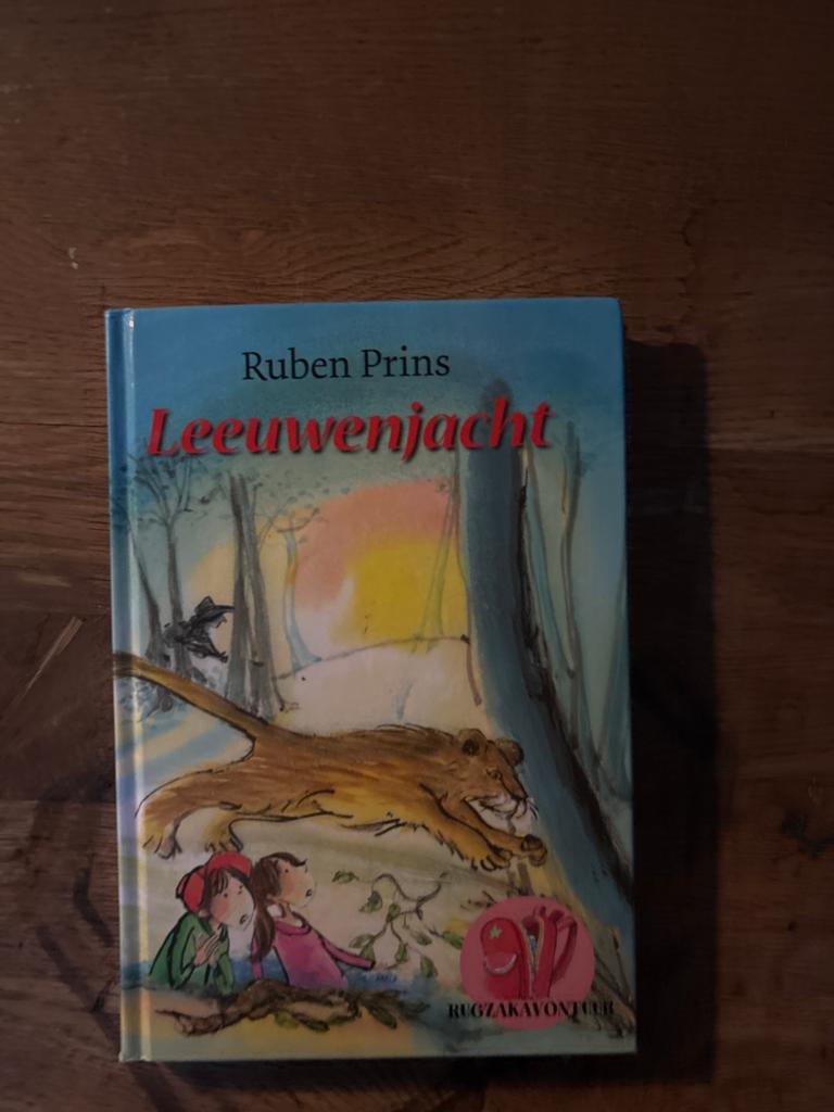 Leeuwenjacht - Ruben Prins (Rugzakavontuur), Boeken, Ophalen of Verzenden, Zo goed als nieuw, Fictie algemeen