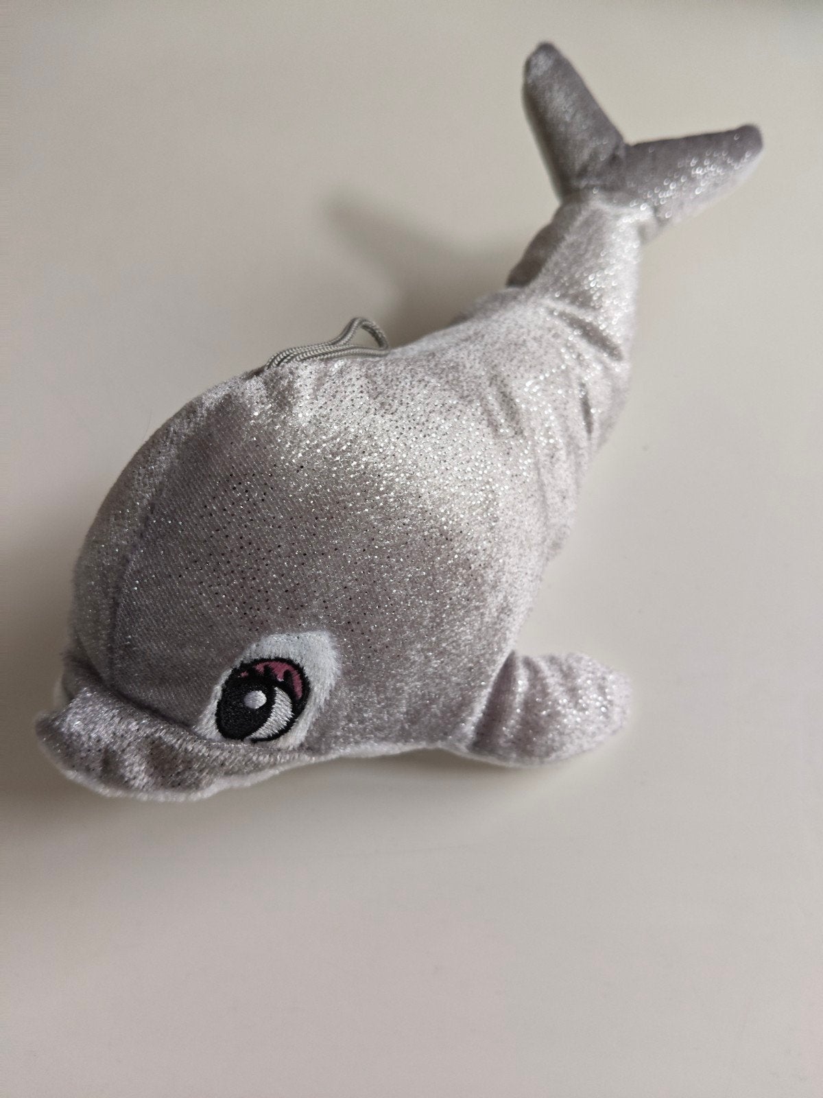 Schattige zilveren dolfijn knuffel met glitter, Kinderen en Baby's, Ophalen, Zo goed als nieuw, Zilver, Overige typen