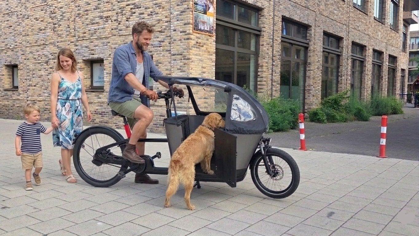 Prachtige Carqon hondenbakfiets met deurtje en regentent