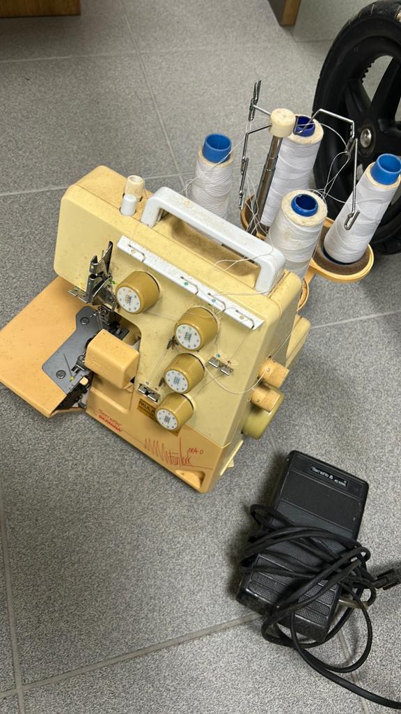 Lockmachine, Hobby en Vrije tijd, Naaimachines en Toebehoren, Ophalen of Verzenden, Gebruikt, Lockmachine, Overige merken