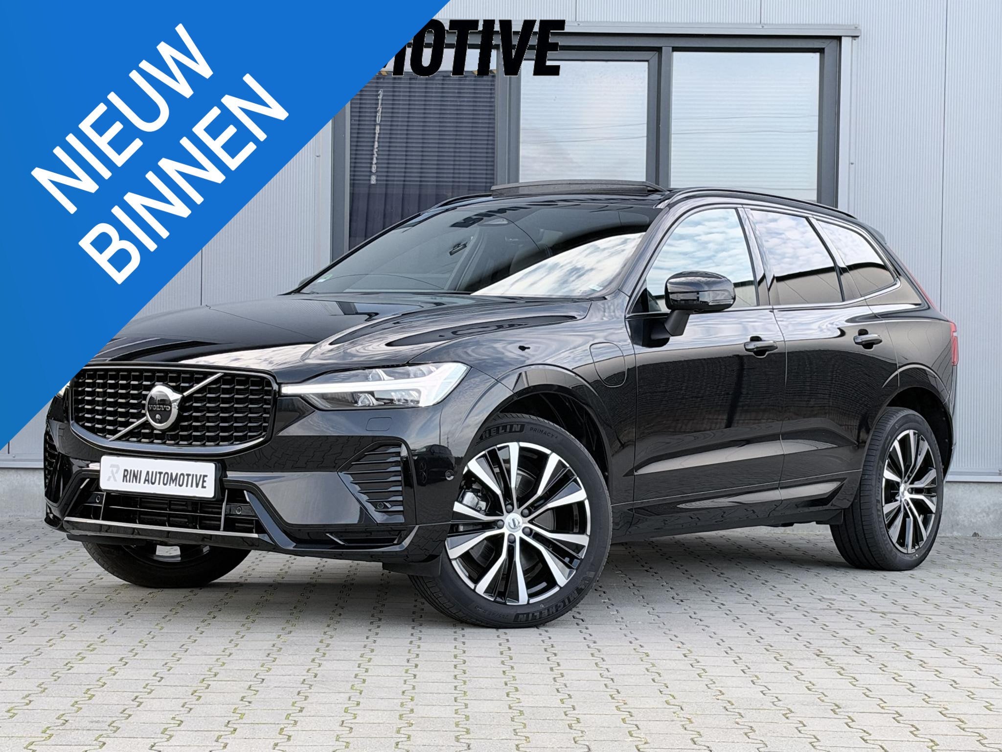 Volvo XC60 2.0 T6 Plug-in hybrid AWD R-Design 349 pk Long ra, Auto's, Automaat, Gebruikt, 4 cilinders, Zwart
