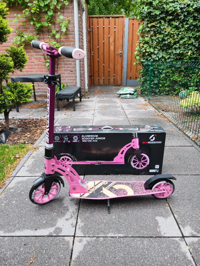 Kinderstep step Six Degrees opvouwbaar - Zo goed als nieuw, Fietsen en Brommers, Steps, Ophalen of Verzenden, Zo goed als nieuw