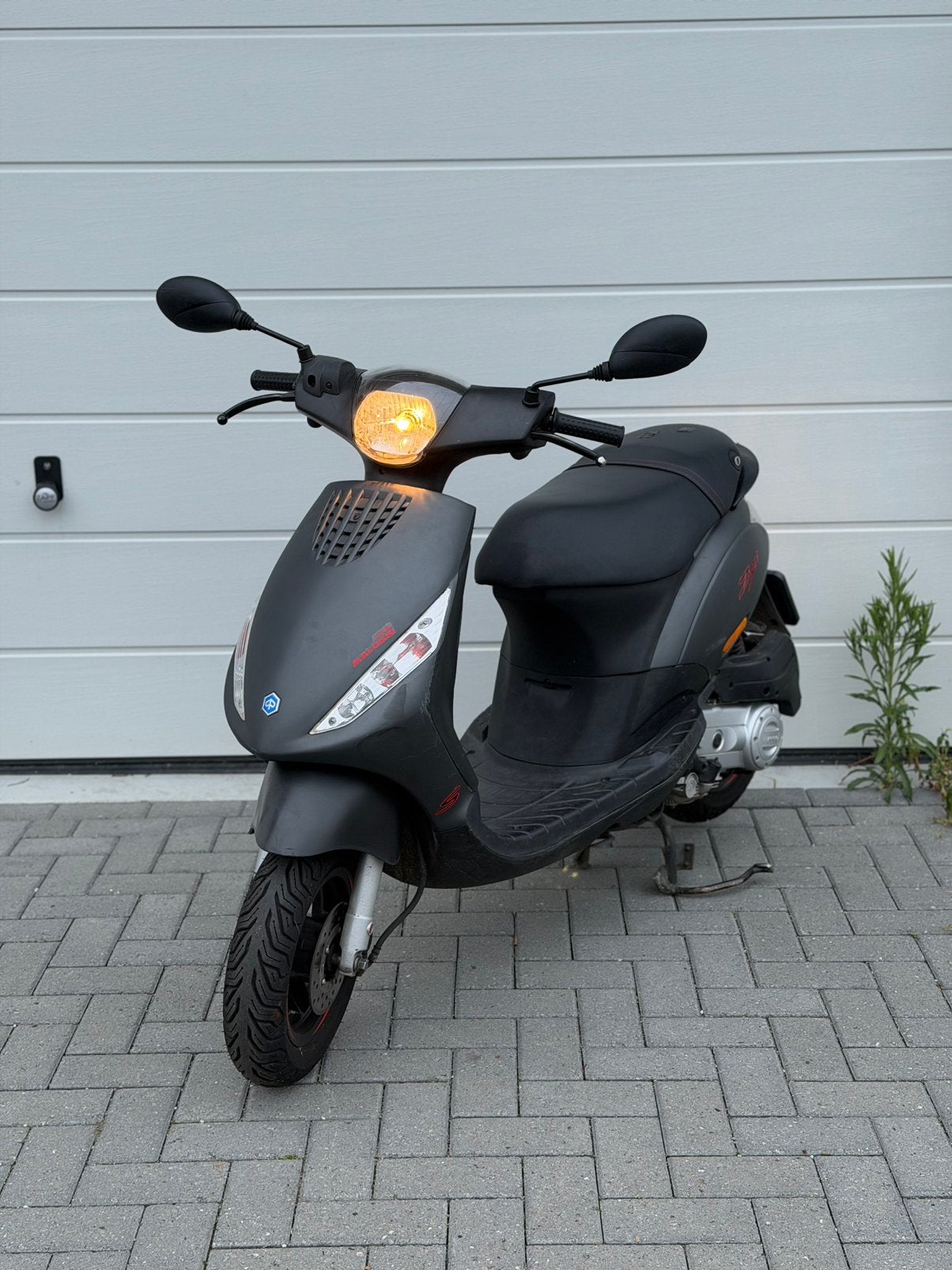 Piaggio zip 50cc e5 2023 brom, Ophalen, Maximaal 45 km/u, Zip, Zo goed als nieuw