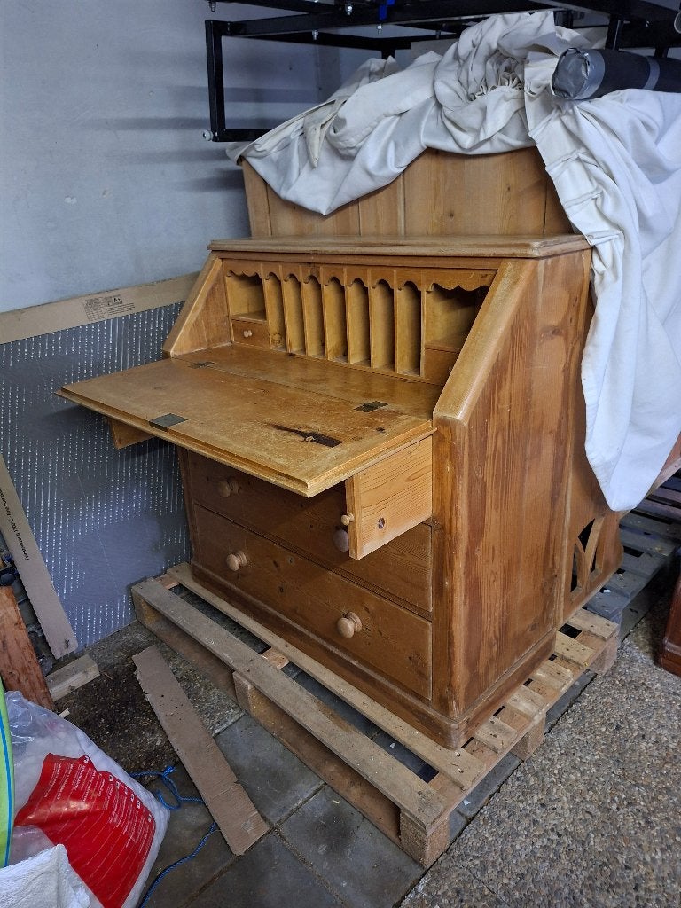 Geloogd grenen secretaire, Ophalen