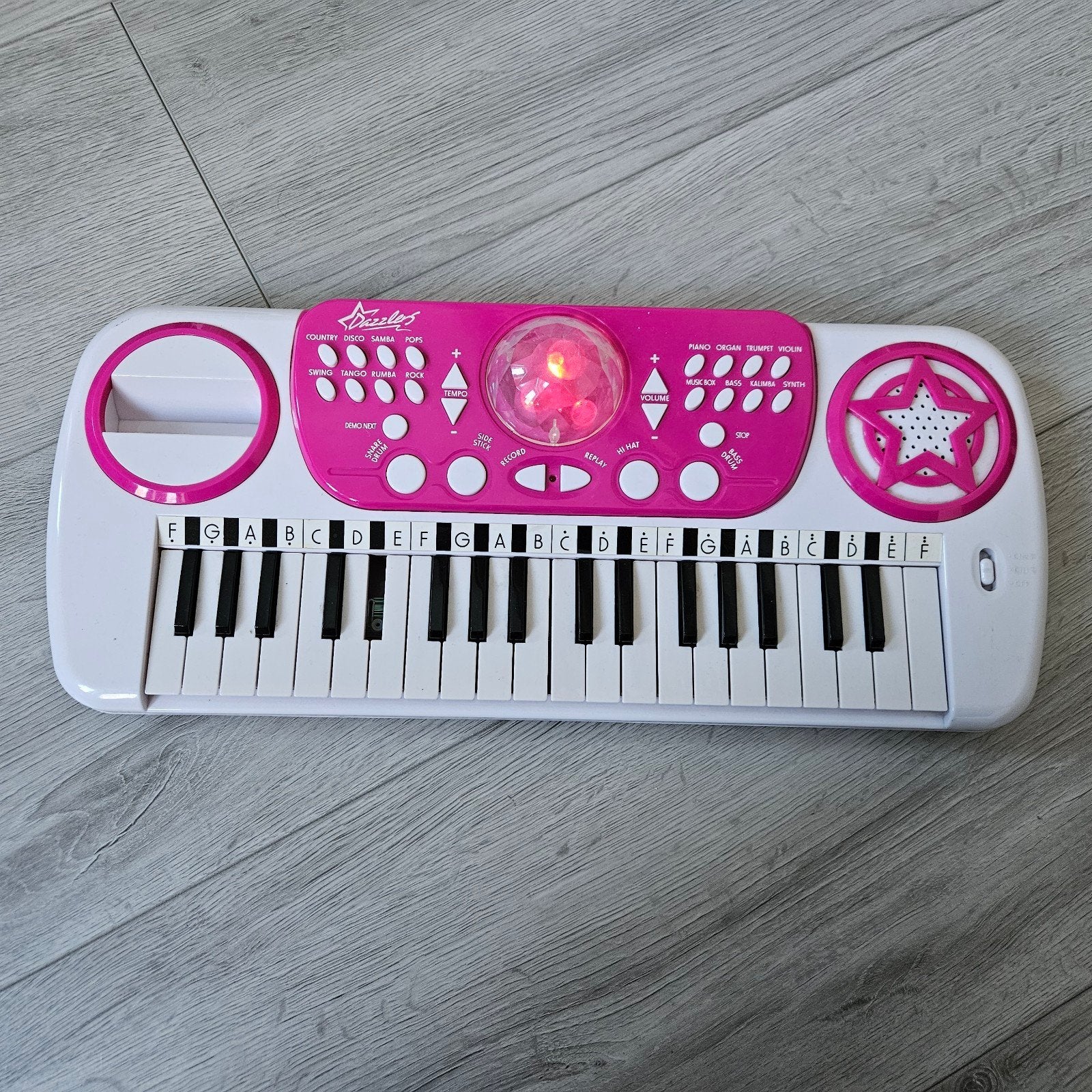 Muzikaal speelgoed keyboard met licht en geluid, Muziek en Instrumenten, Keyboards, Ophalen of Verzenden