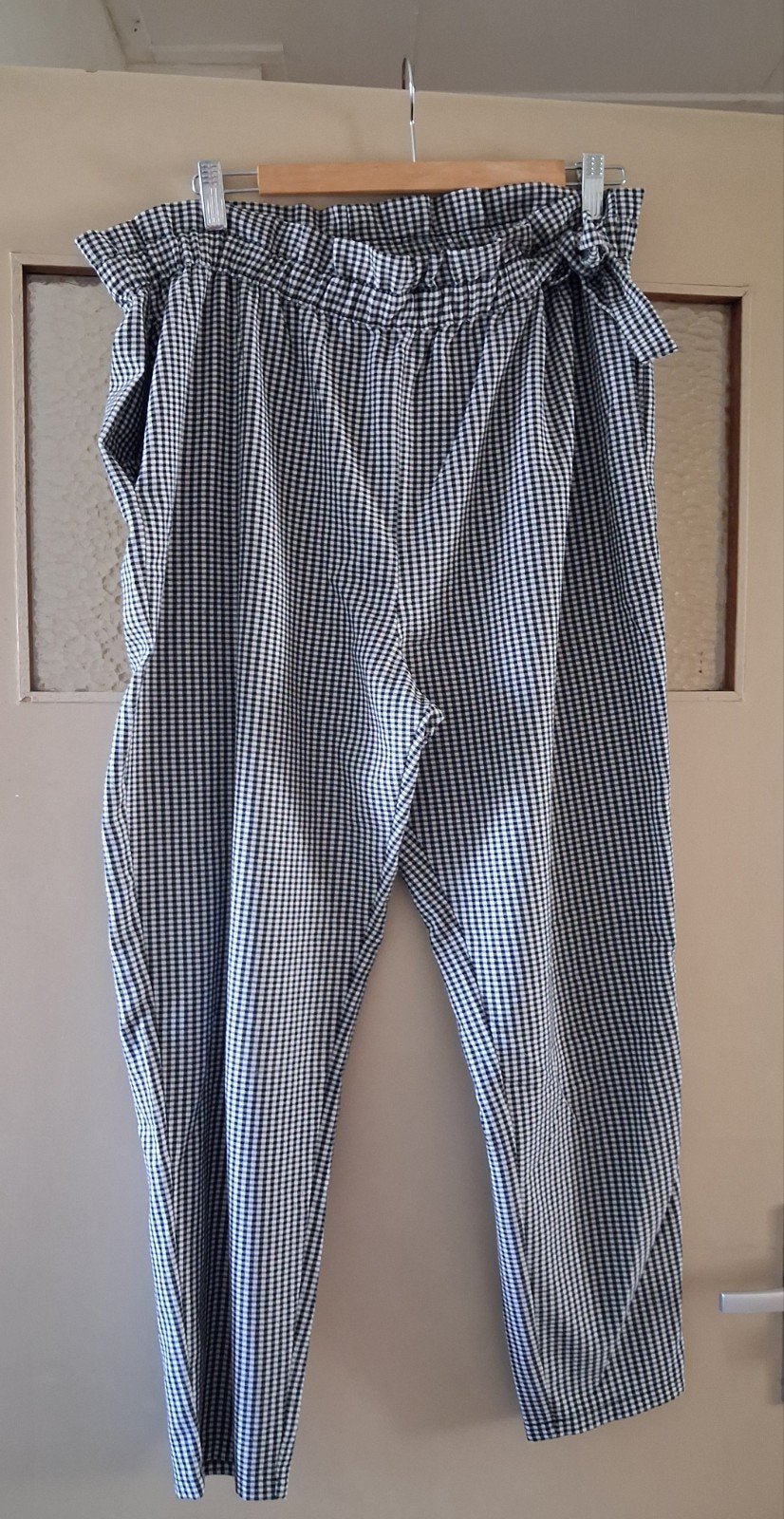 Gingham broek met hoge taille en strikceintuur, Zwart, Maat 42/44 (L), Ophalen of Verzenden, Lang