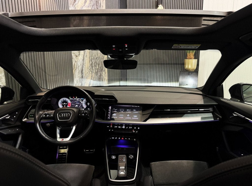 Audi A3 Limousine 35 TFSI S-line Black Optic|PANO|SFEER|MEMO, 4 cilinders, 150 pk, Bedrijf, 690 kg