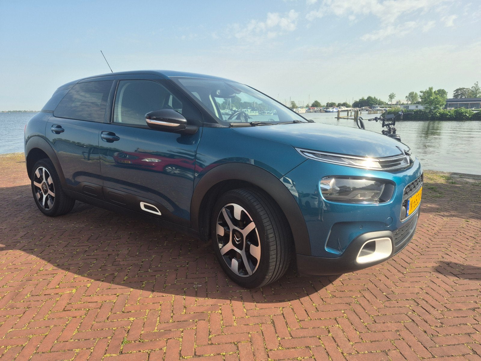 Citroën C4 Cactus 1.2 Puretech 110pk S&S 2019 Blauw, Auto's, Voorwielaandrijving, 1199 cc, Blauw, 49 €/maand