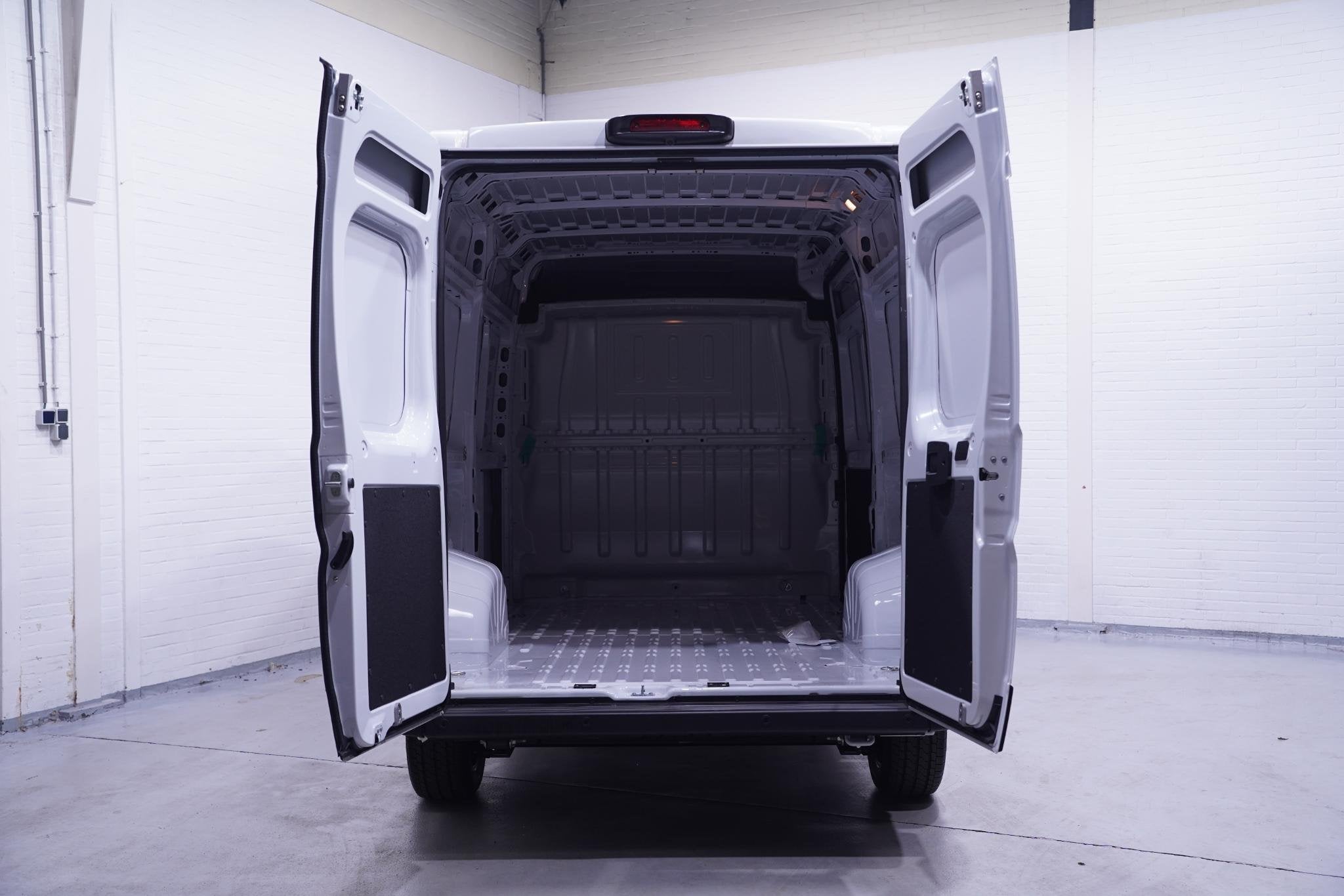 Foto 12 van Opel Movano 2.2D 140 pk L2H2 White&Black Edition Navi 18" LM