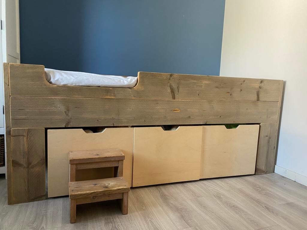 Steigerhouten bed, Ophalen, 85 tot 100 cm, Gebruikt, Lattenbodem