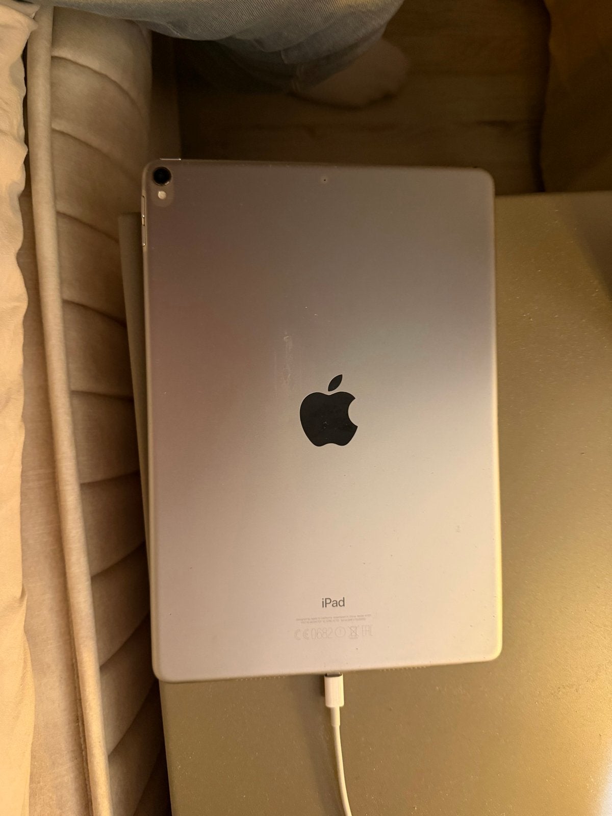 Apple iPad - Scherm beschadigd, werkt perfect