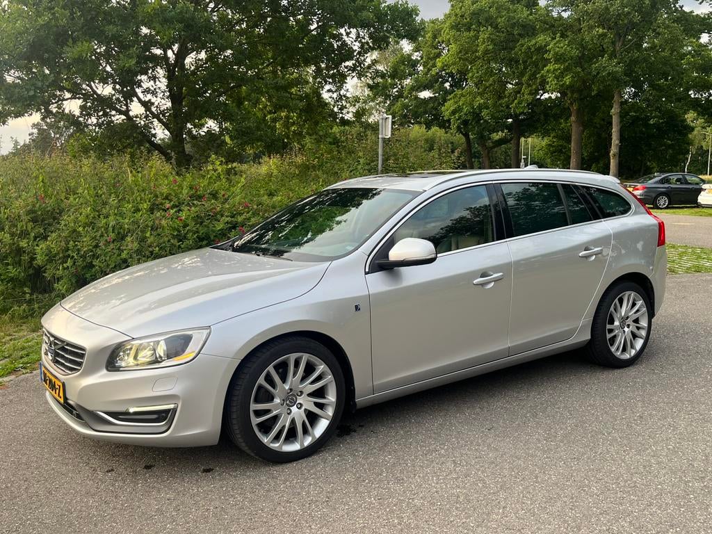 Volvo V60 D5 Ocean Race Automaat | Leder | Navi | Trekhaak, Auto's, 1800 kg, Diesel, Particulier, 168 €/maand