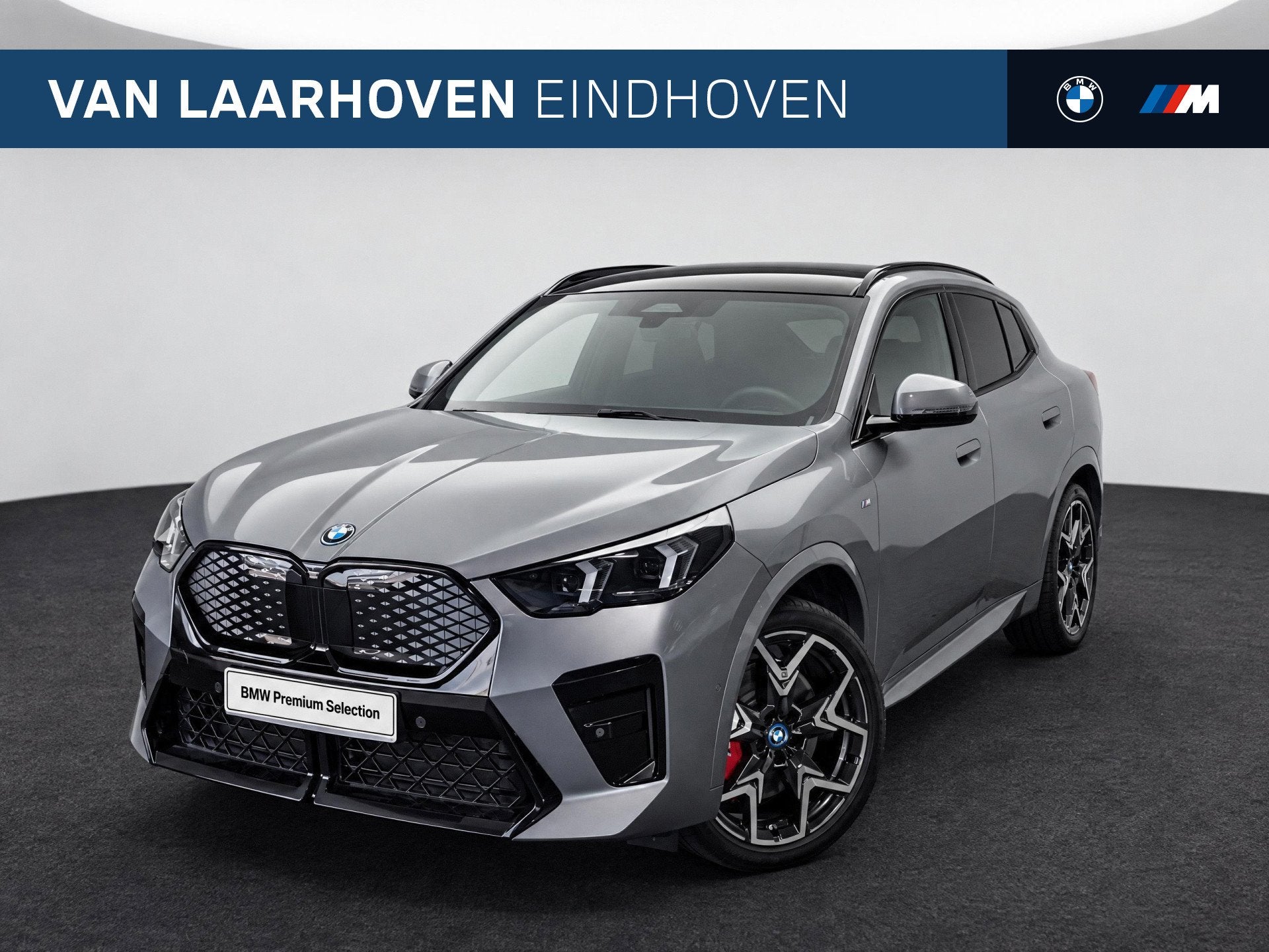 BMW iX2 xDrive30 M Sport / Trekhaak / Panoramadak / Sportsto, Dealer onderhouden, Zwart, Met garantie (alle), 24 min