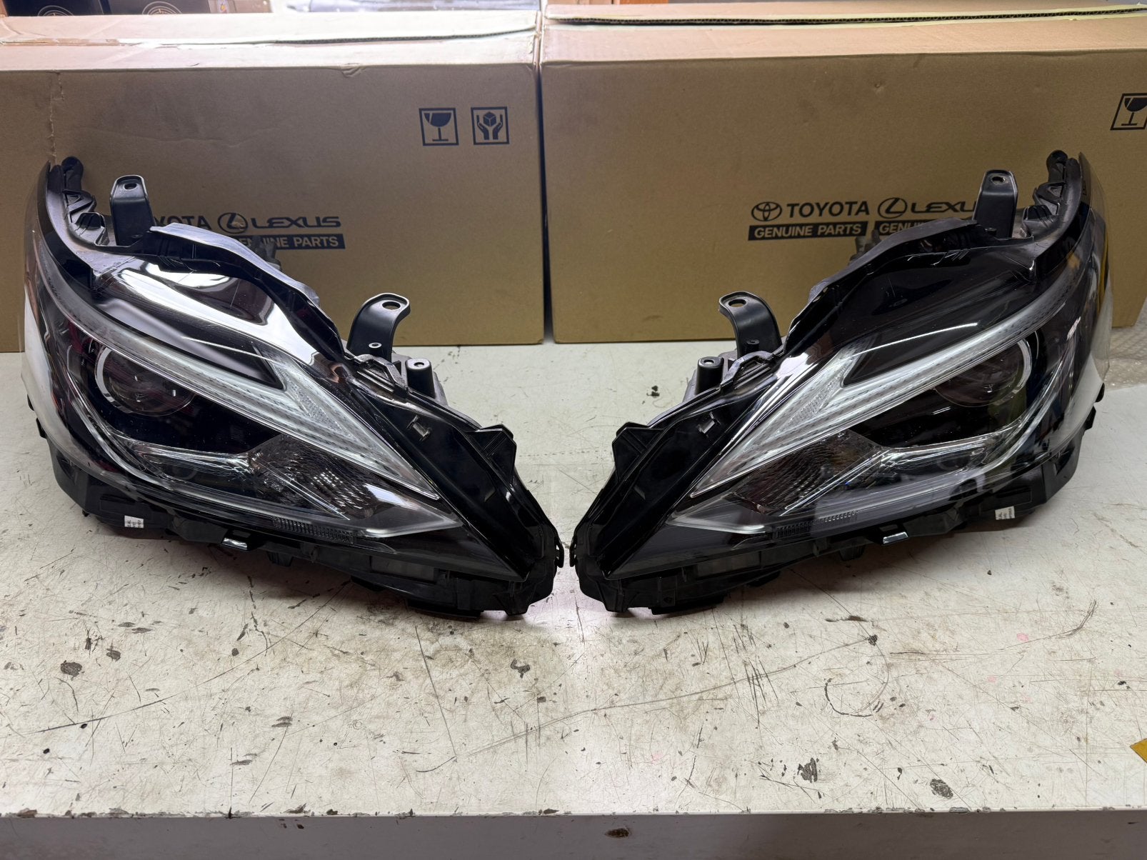lexus ct200h 2017+ GEREVISEERDE set koplampen, Ophalen, Gereviseerd, Lexus