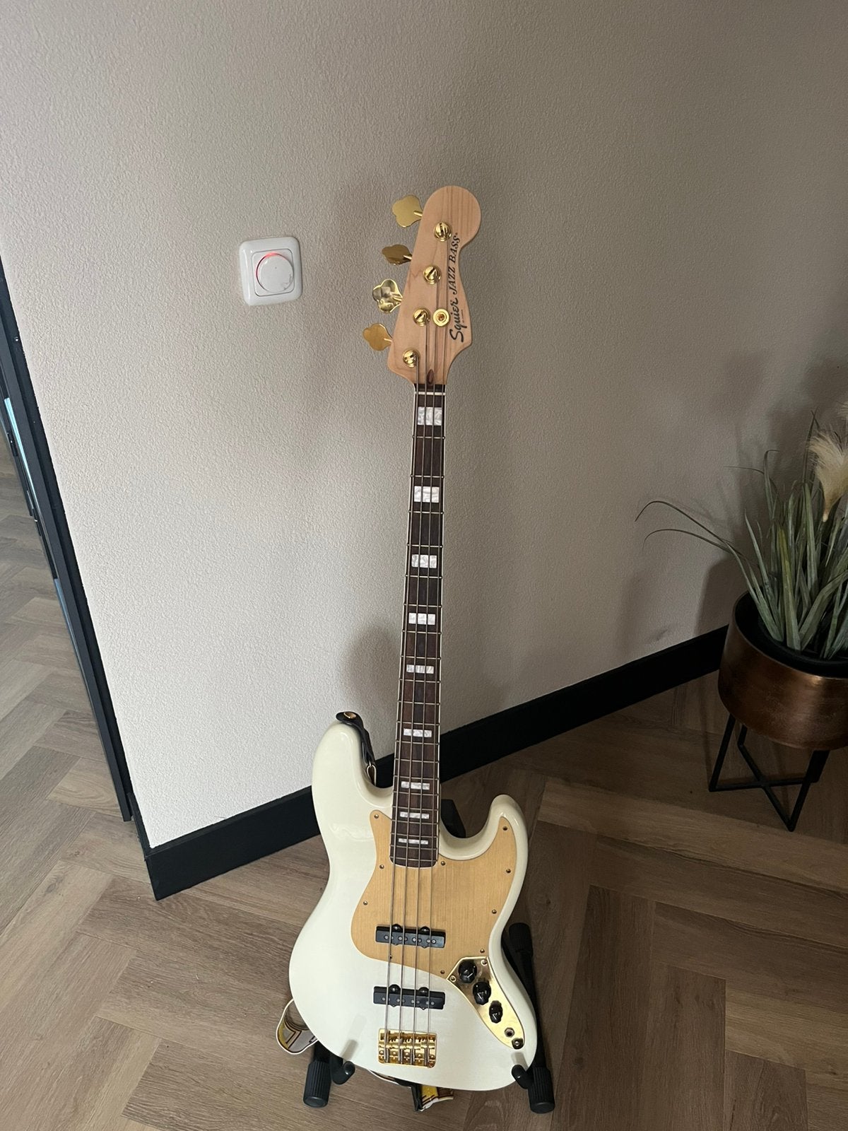 Unieke Fender Squier Jazz Bass 40th anniversary+ versterker, Ophalen, Zo goed als nieuw, Fender