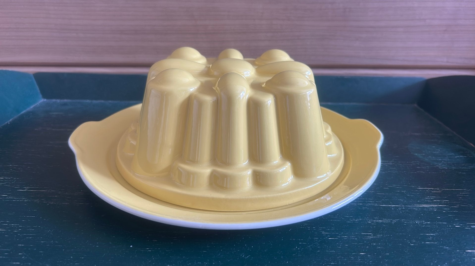 Royal Sphinx puddingvorm met onderschaal, geel set:, Ophalen of Verzenden, Zo goed als nieuw, Porselein, Kop en/of schotel