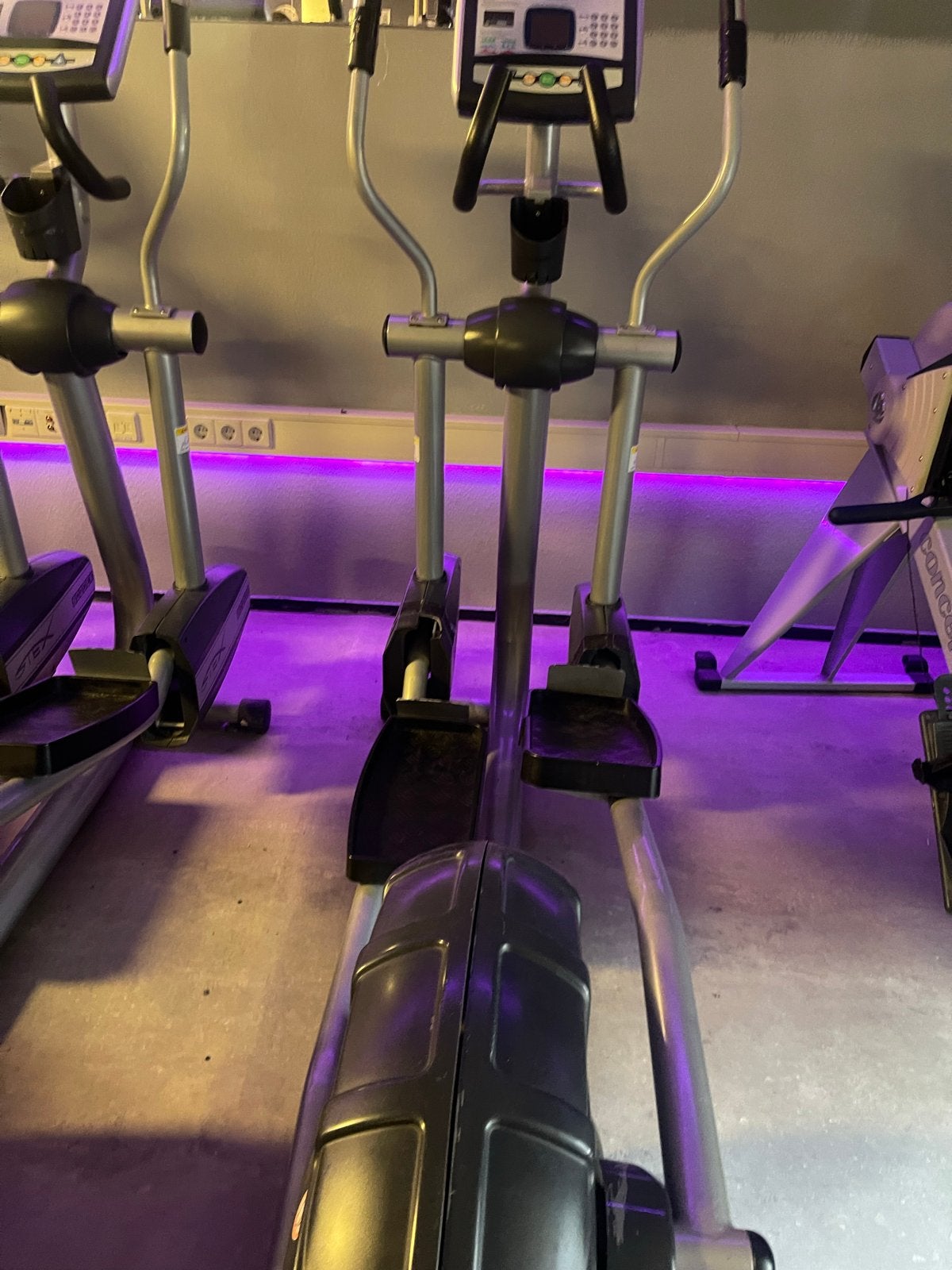 Foto 4 van Diverse fitnessapparatuur: hometrainer, crosstrainer, stepap