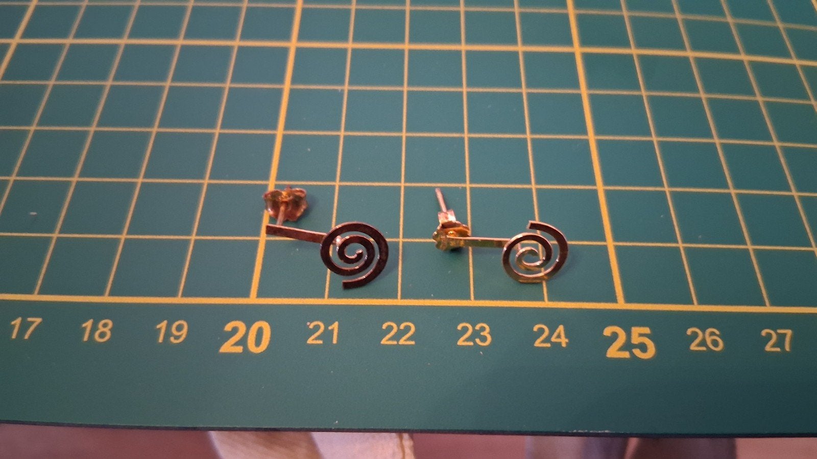 Vergulde Zilveren Oorstekers - Korte Spiraal Design, Sieraden, Tassen en Uiterlijk, Oorbellen, Verzenden, Nieuw, Knopjes of Stekers