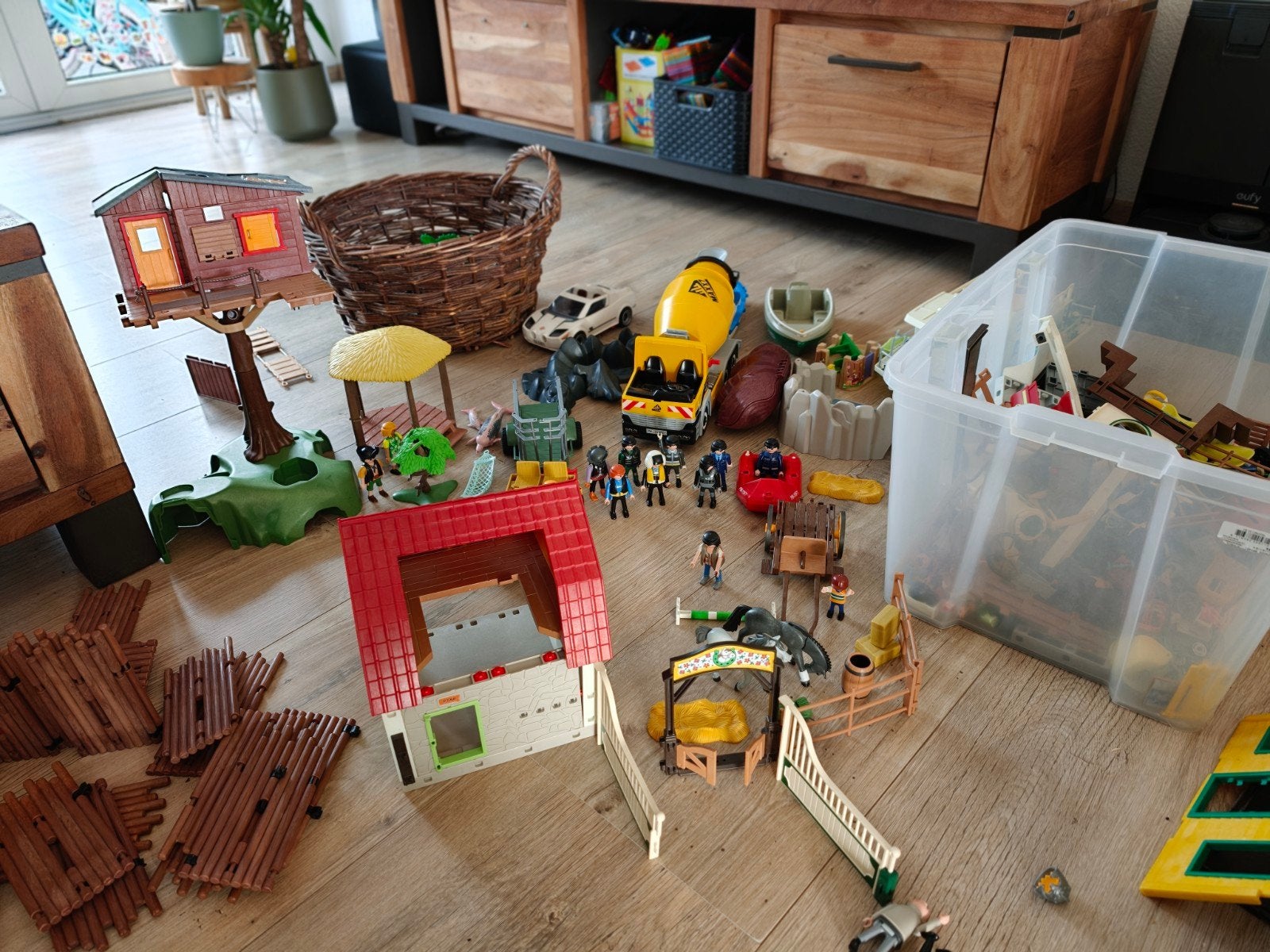 Grote Playmobil collectie: boomhut, betonmolen, paarden, Kinderen en Baby's, Ophalen, Gebruikt