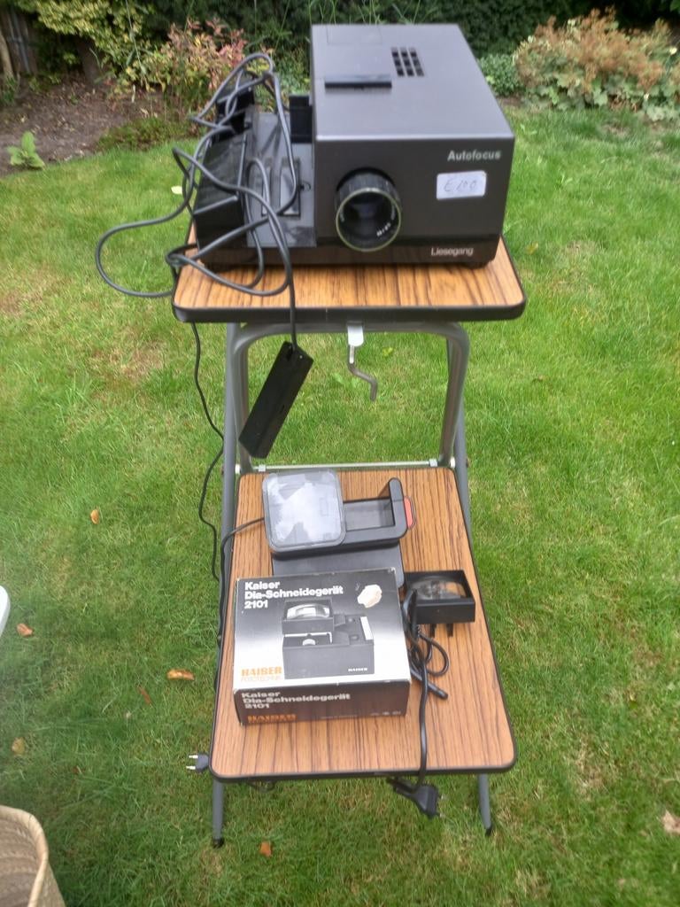 Complete dia projector met scherm en tafel, Audio, Tv en Foto, Diaprojectors, Ophalen of Verzenden, Met scherm
