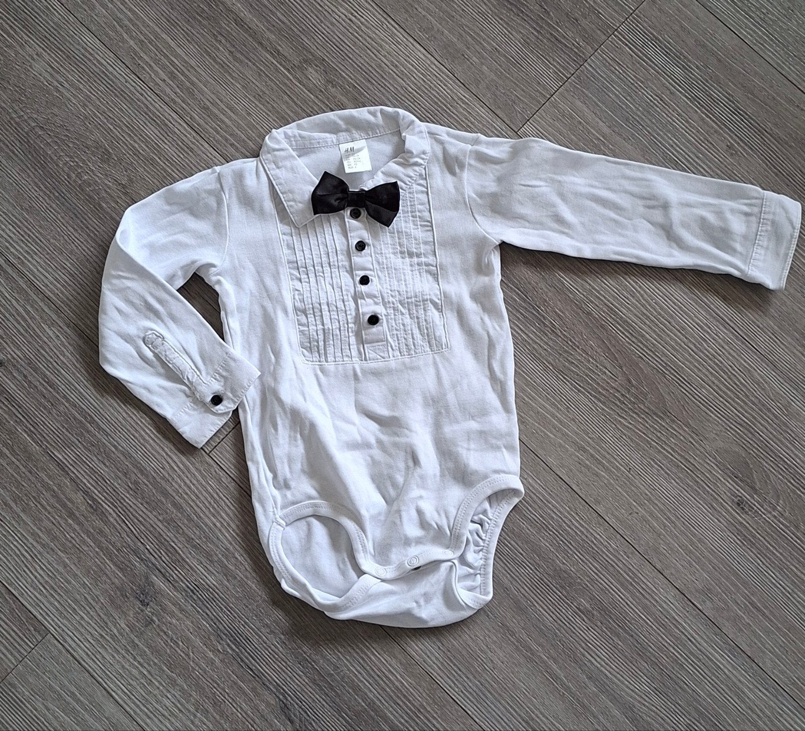 witte H&M romper met zwart strikje maat 92, Ophalen of Verzenden, Jongen of Meisje, Nacht- of Onderkleding