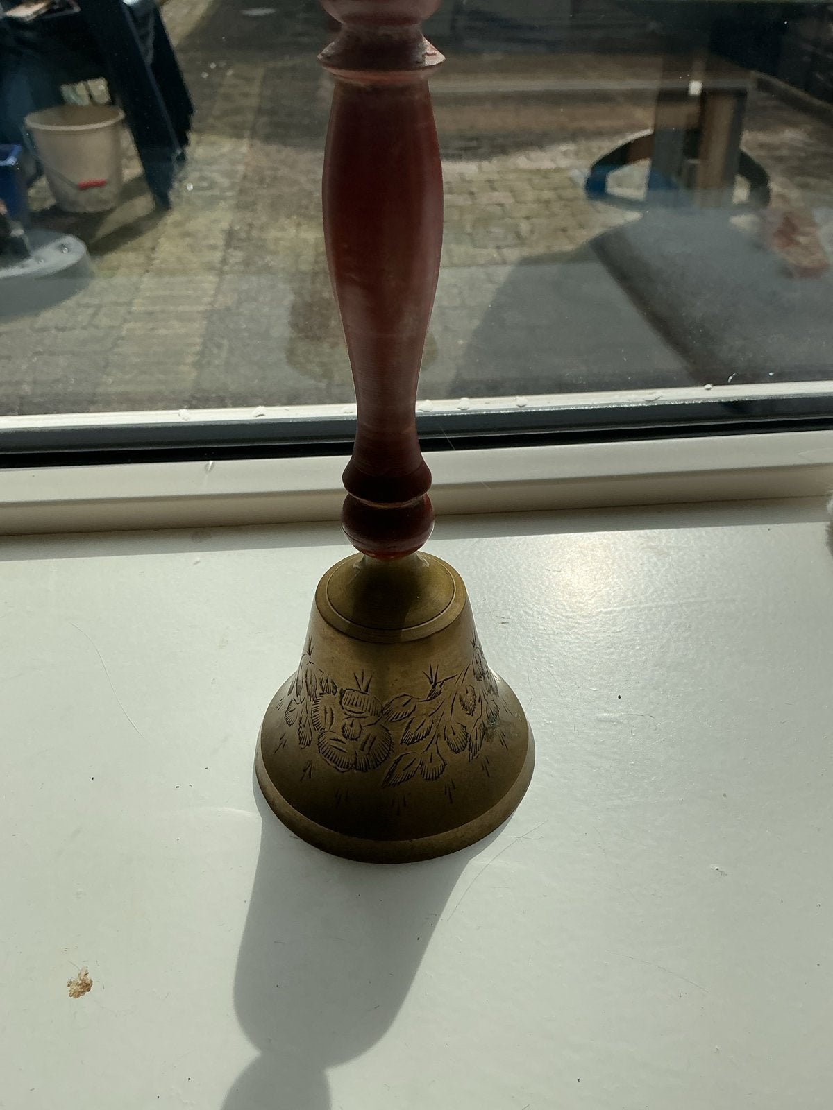 Antieke koperen handbel met houten handvat, Ophalen of Verzenden