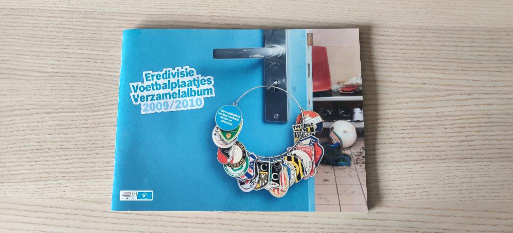 Voetbalplaatjes boek 2009/2010, Ophalen of Verzenden, Zo goed als nieuw, Overige binnenlandse clubs, Boek of Tijdschrift