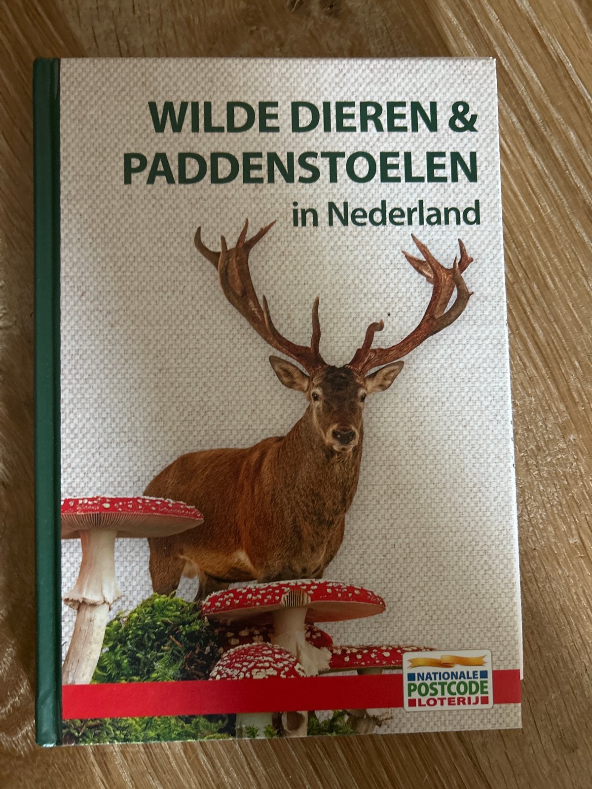 Wilde Dieren & Paddenstoelen in Nederland - Natuurgids, Ophalen, Zo goed als nieuw, Natuur algemeen