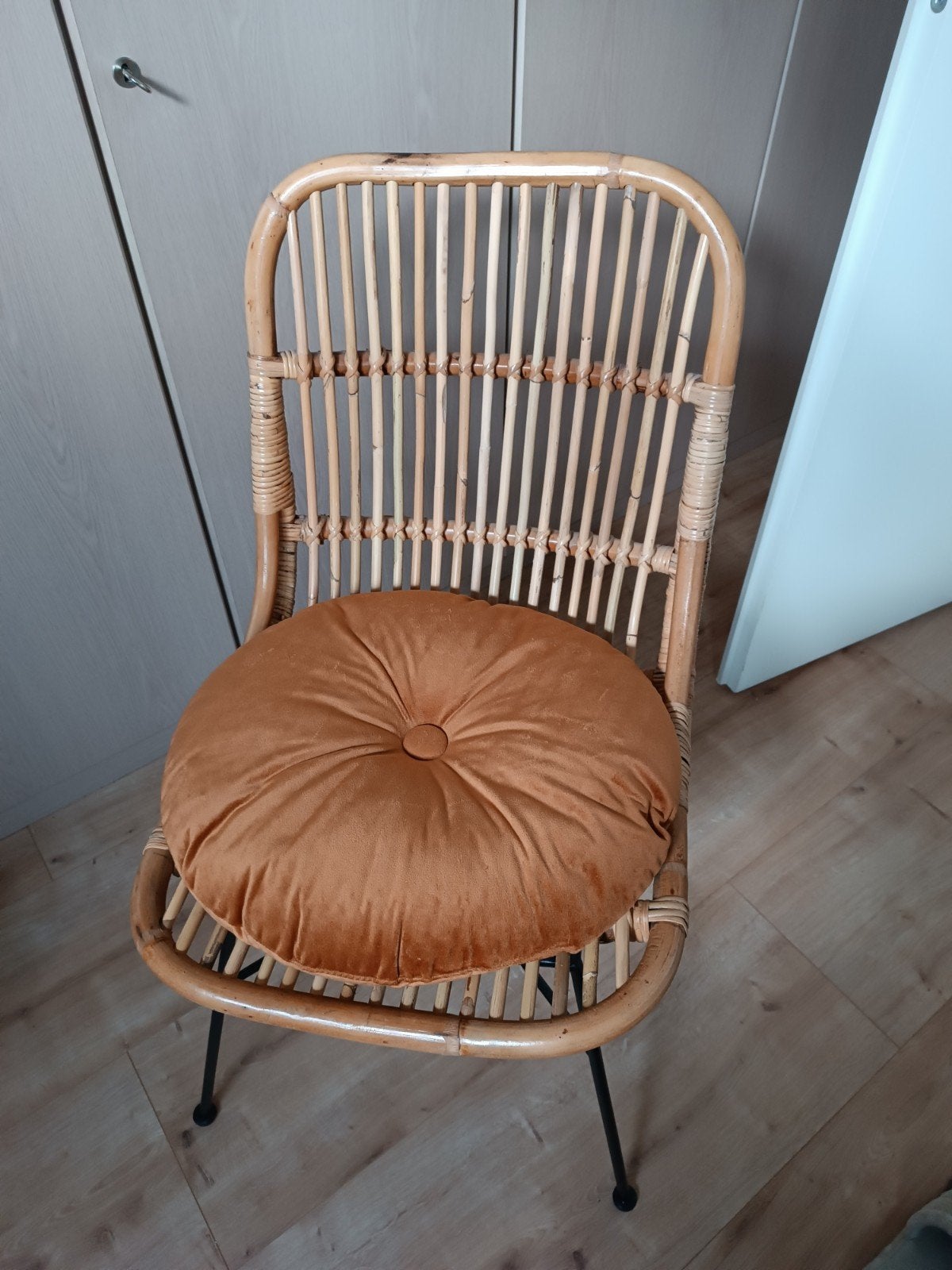 Rotan stoel met zwart metalen onderstel en kussen van Xenos, Gebruikt, Overige kleuren, Ophalen of Verzenden, Eén