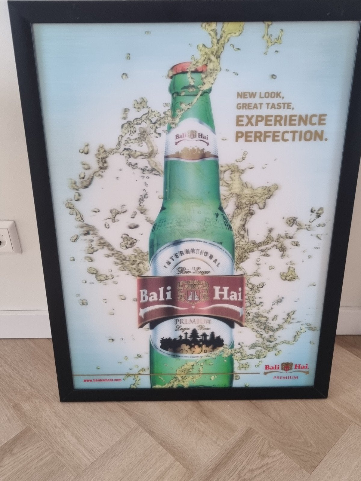 Bali Hai Premium Lager Bier Reclamebord 74 x 54cm, Verzamelen, Ophalen, Zo goed als nieuw