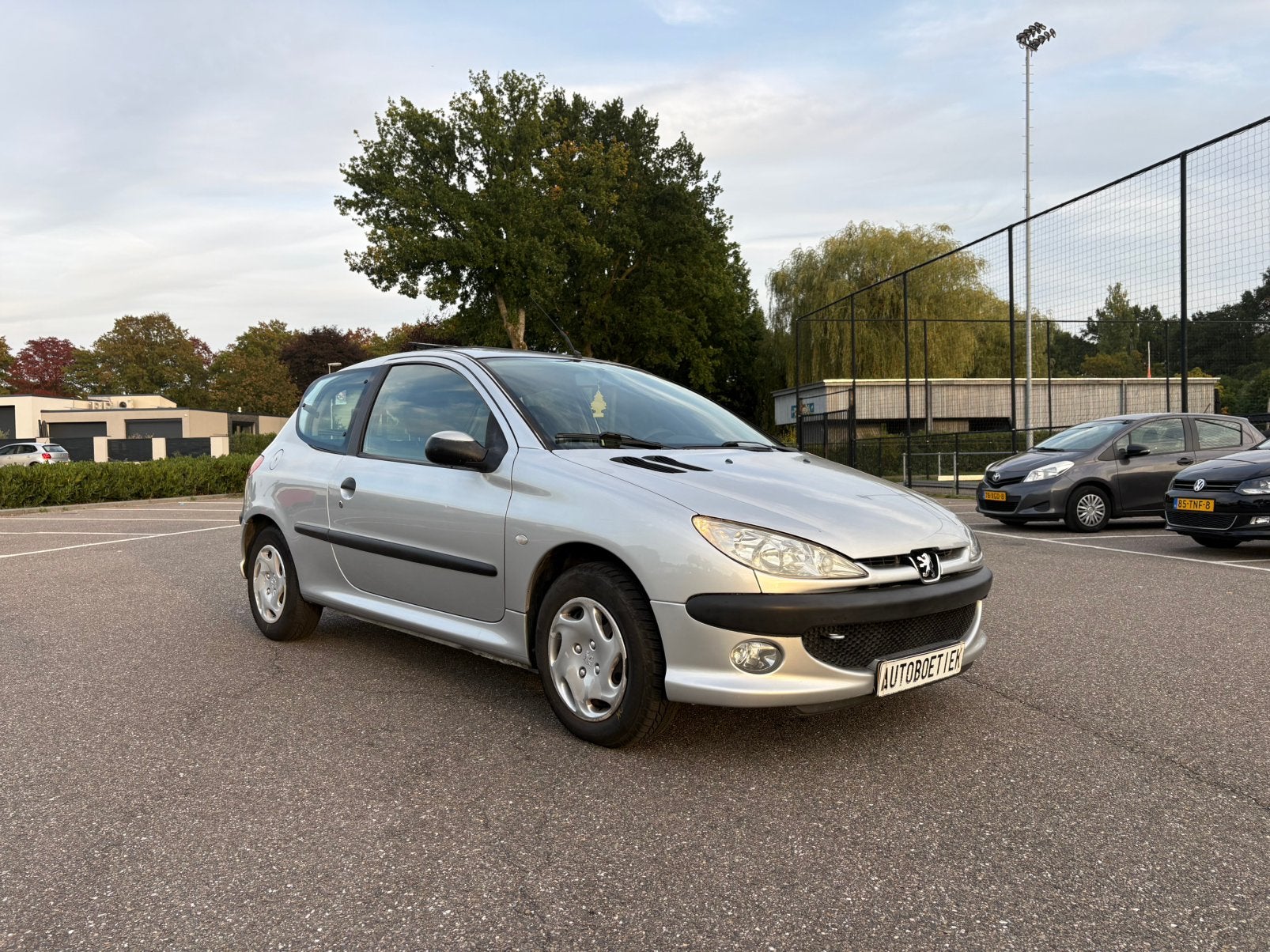 Peugeot 206 1.4 XT AUTOMAAT Zilver, Bedrijf, 1100 kg, Zilver of Grijs, 955 kg