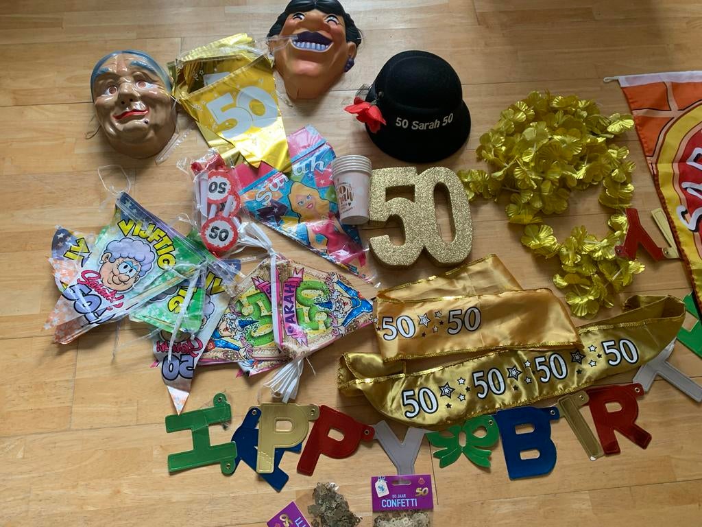 Sarah 50 jaar feestpakket - compleet en feestelijk!, Hobby en Vrije tijd, Feestartikelen, Ophalen of Verzenden, Zo goed als nieuw