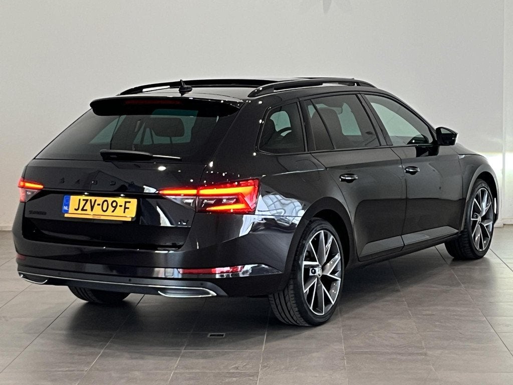 Skoda Superb Combi 1.4 TSI iV Sportline Business | 94,4 SOH, Auto's, Skoda, Gebruikt, 4 cilinders, Met garantie (alle), Alcantara