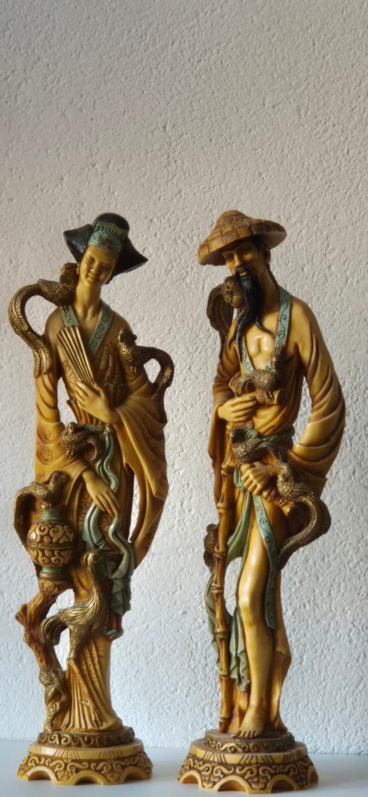 Decoratieve beelden van Aziatische figuren, Antiek en Kunst, Ophalen, Groep mensen, 20 - 50 cm, Op sokkel