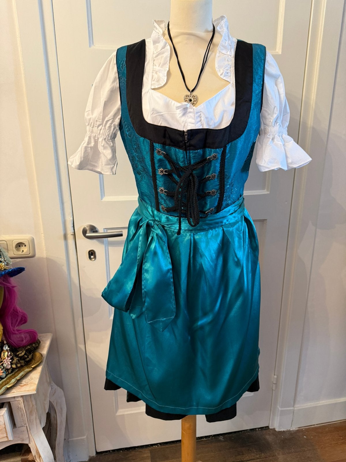Tiroler Dirndl maat 44 met short van Lifos, Ophalen of Verzenden, Zo goed als nieuw, Maat 42/44 (L), Carnaval