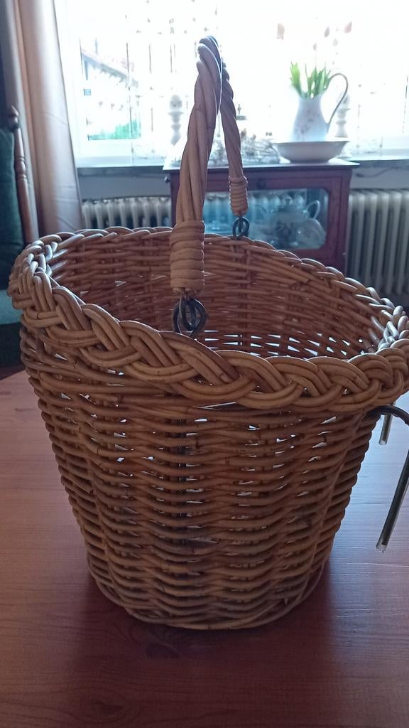Grote rieten fiets mand, Fietsen en Brommers, Fietsaccessoires | Fietsmanden, Ophalen, Zo goed als nieuw, Fietsmand