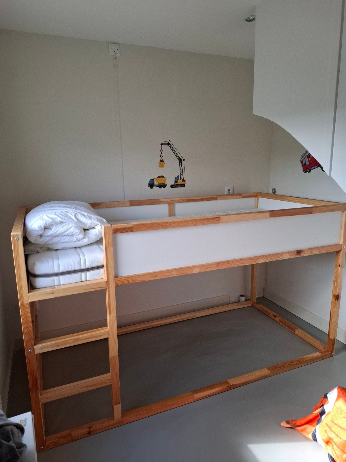 kinderbed hoogslaper ikea kura plus matras,dekbed 2xovertrek, Ophalen, Zo goed als nieuw, Hoogslaper