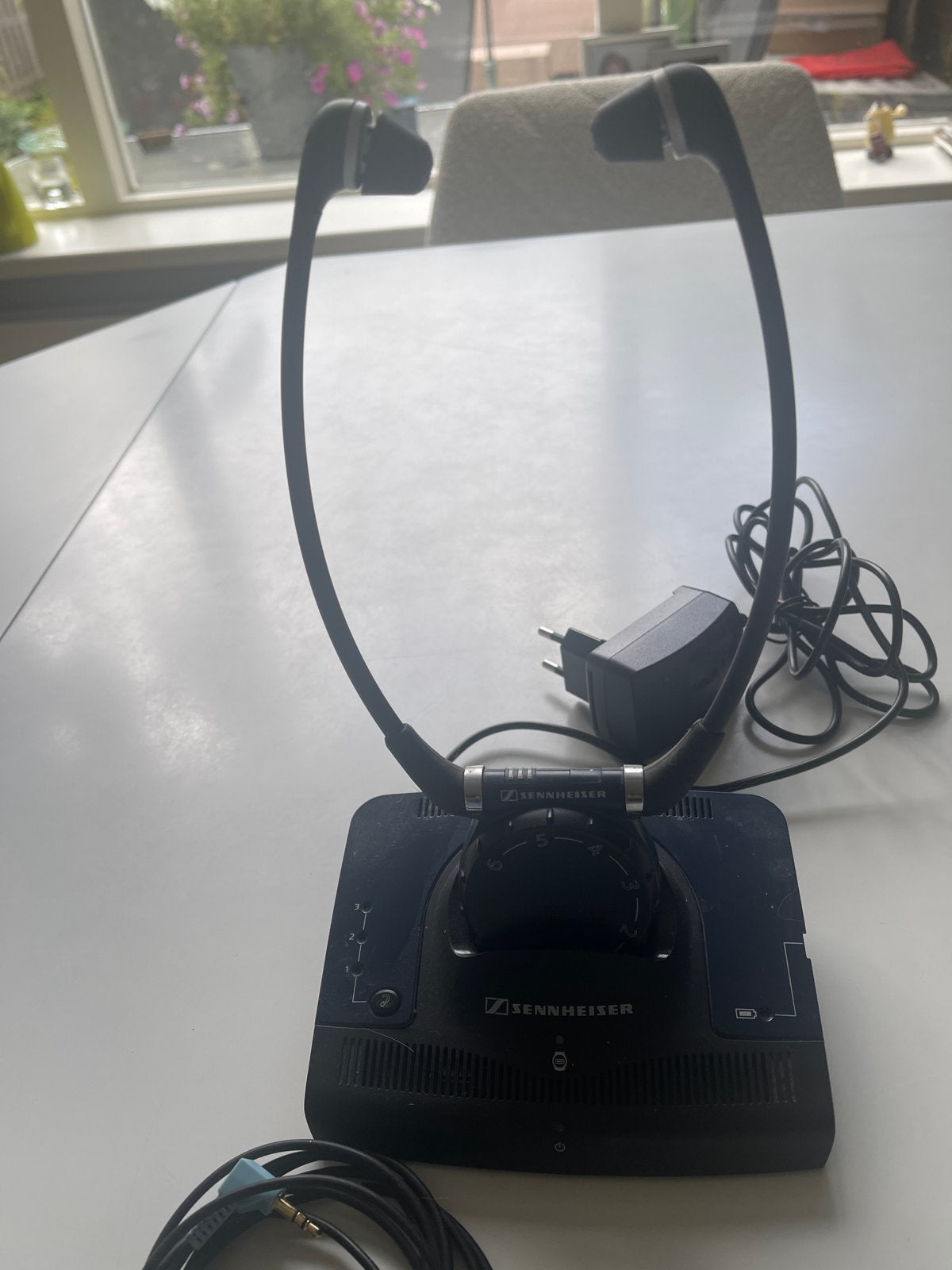 Sennheiser Draadloze Hoofdtelefoon met Basisstation, Gebruikt, Sennheiser, Ophalen of Verzenden, Over-ear