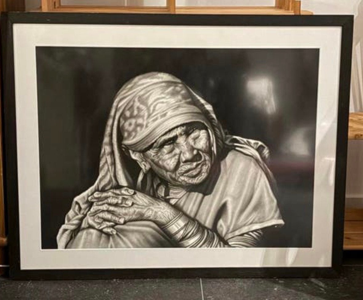 Portret oude Thaise vrouw, Ophalen